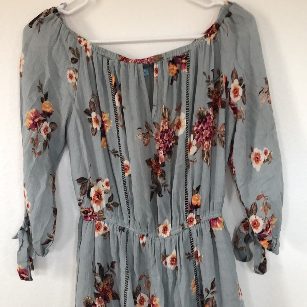 Floral Romper - Picture 2 of 3